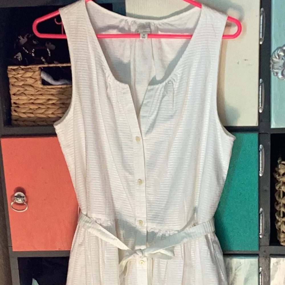 Vintage style fit and flare GAP Buttoned Tie Front Sundress - Picture 3 of 5